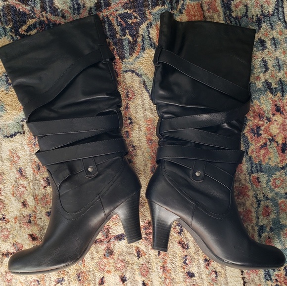 Black Heel Buckle Boots - Picture 4 of 6